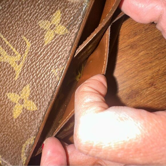 Louis Vuitton Monogram Wallet - Picture 10 of 15